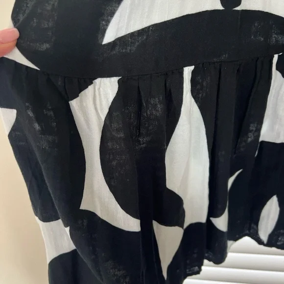 Time and Tru Black & White Abstract Halter Maxi Dress - Picture 7 of 9